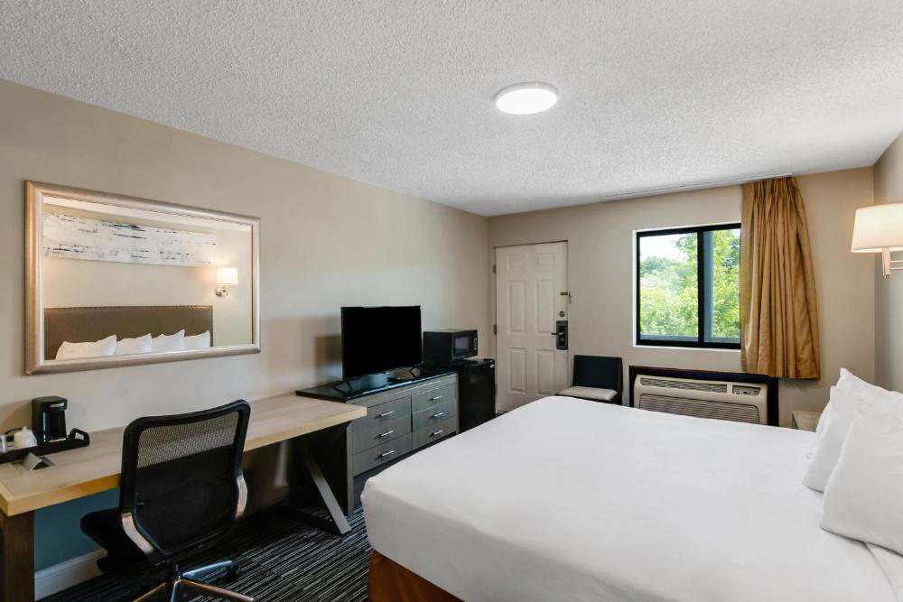 Standard King Room - Non-Smoking  interior